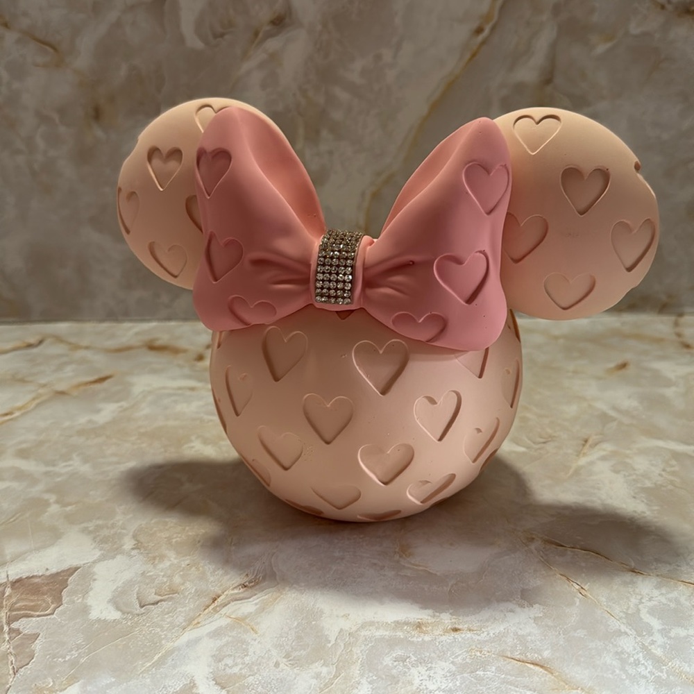 Disney: pink Minnie Mouse valentines theme makeup tumbler